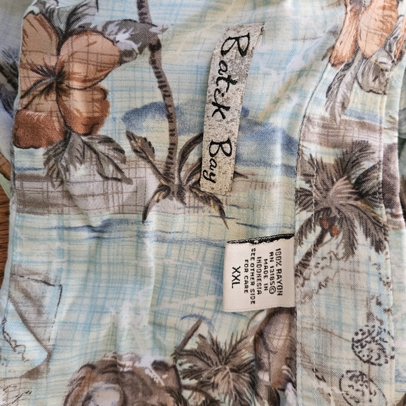 Batek Bay xxl short-sleeved button down. - Picture 7 of 7